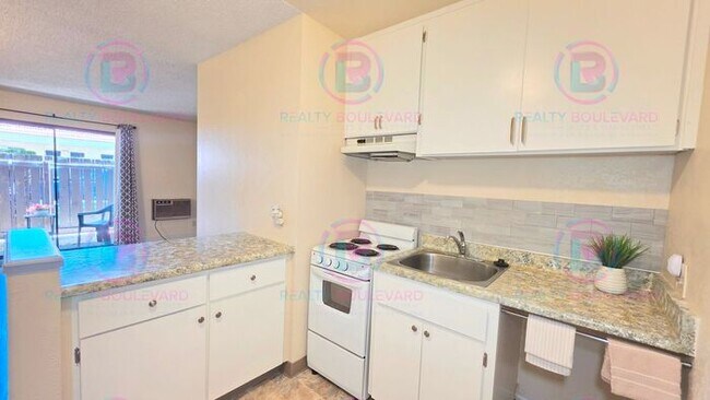 Building Photo - 1/2 Month Free! Ground-Floor Studio with Private Patio & Pool Access Near Virginia Lake