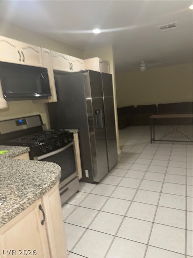 Building Photo - 7842 W Gilmore Ave