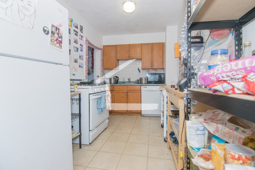 Building Photo - 41 Brighton St