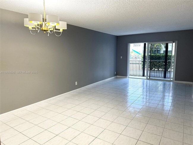 Building Photo - 220 SW 9th Ave