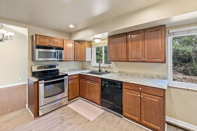 Building Photo - 3-Bedroom with A Flex Room Multi-Level Home with Fresh Paint, Refreshed Deck, and Multiple Living...