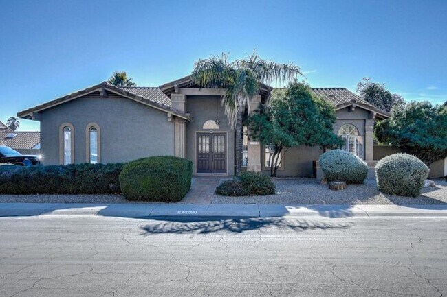 Building Photo - 5623 E Claire Dr