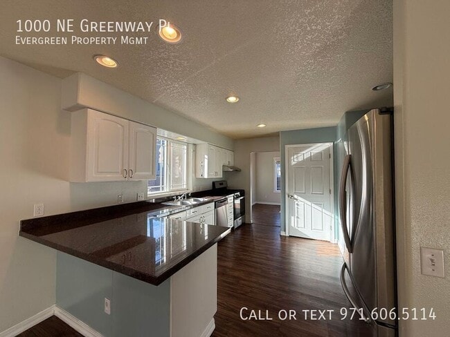 Building Photo - 1000 NE Greenway Pl