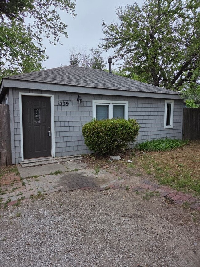 Building Photo - 1739 S Glenn Ave