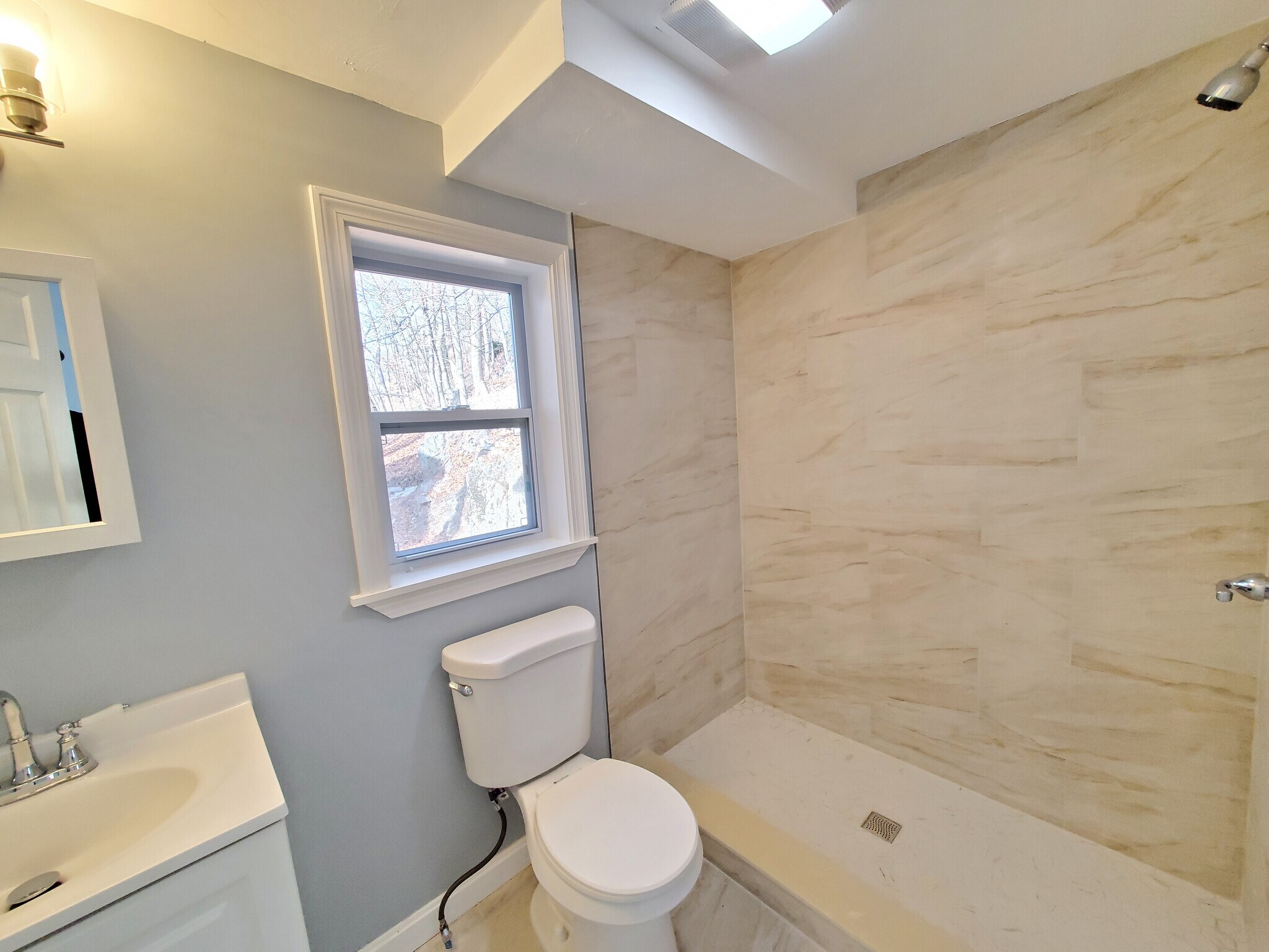 Building Photo - 289 Fellsway W