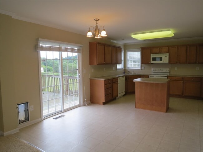 Building Photo - 305 Cinnamon Way