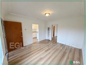 Building Photo - 656 W 91st St