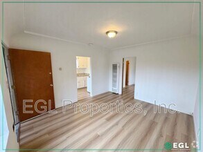 Building Photo - 656 W 91st St