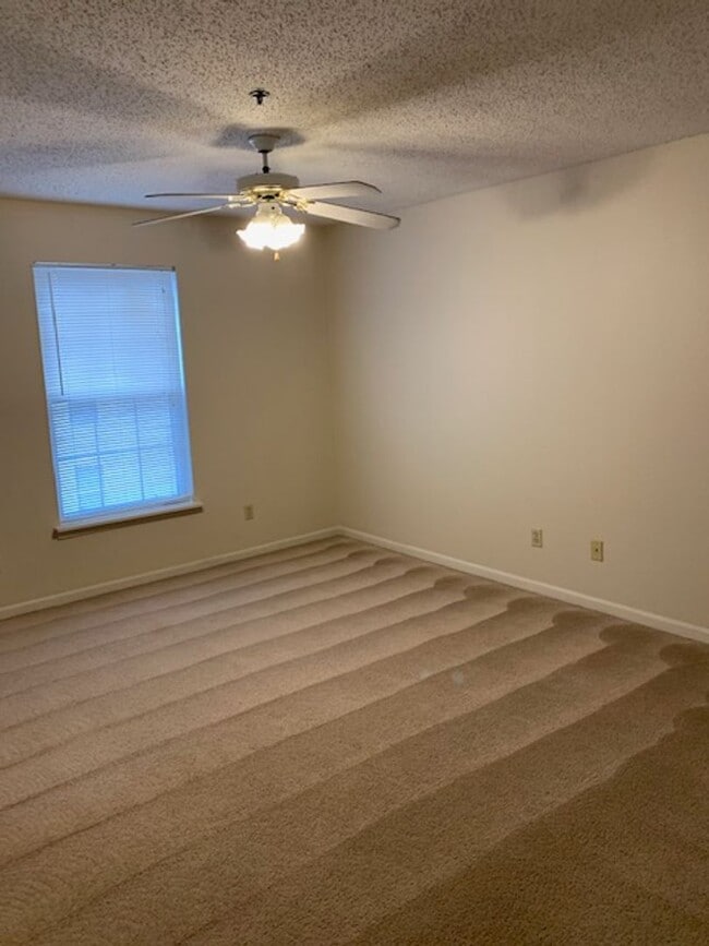 Building Photo - Newly Renovated Nice Garden Level 2 bedroo...