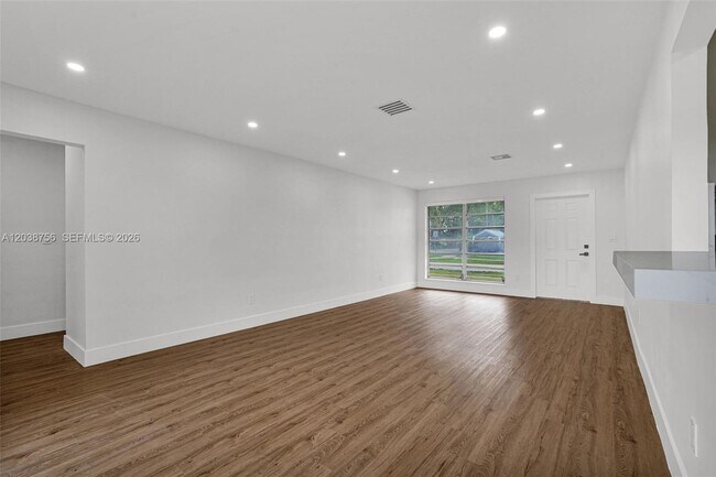 Building Photo - 8201 SW 42nd St