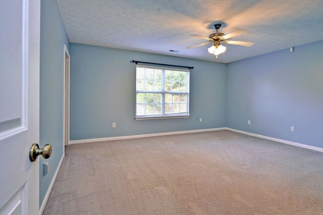 Building Photo - Spacious Rancher in Quiet Cul-de-sac