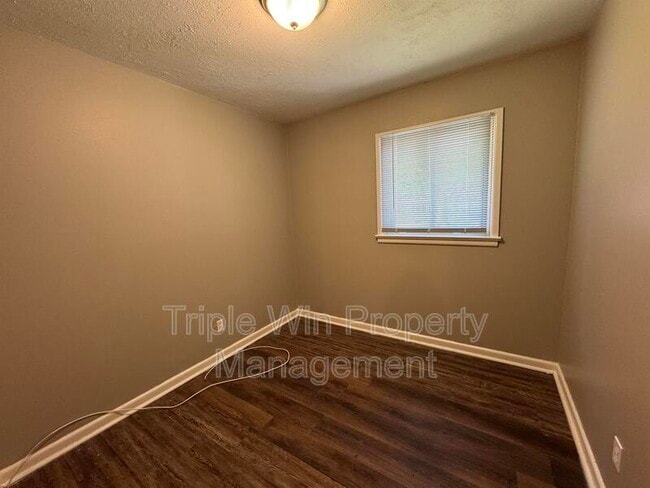 Building Photo - 48 Wayside Dr