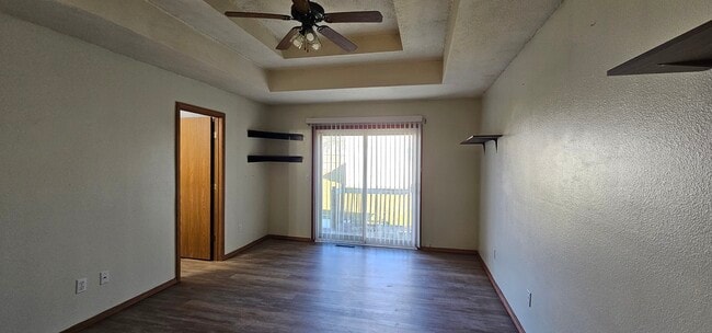 Building Photo - 8660 Brookside Cir