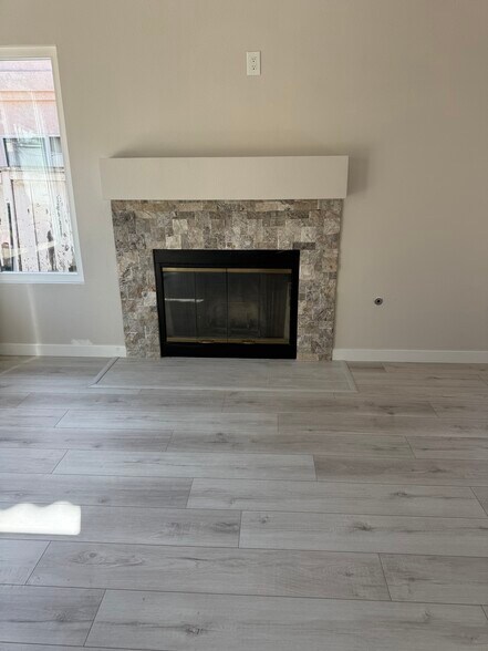 Building Photo - 2136 Waterside Dr