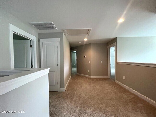 Building Photo - 404 Endicott Ct