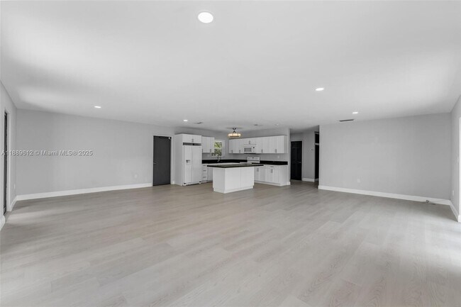 Building Photo - 4400 SW 89th Ave
