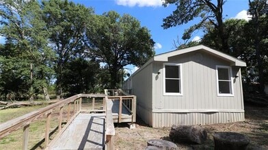 Building Photo - 112 Private Rd 483