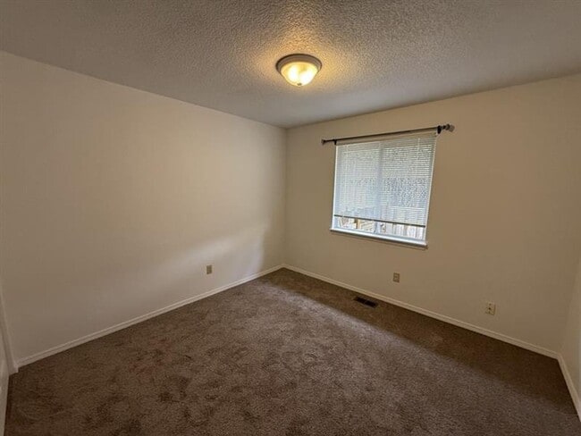 Building Photo - 16055 SW Theresa Ct