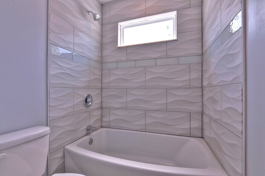 Custom Tiled Tub/Shower - 3205 Gravier Street