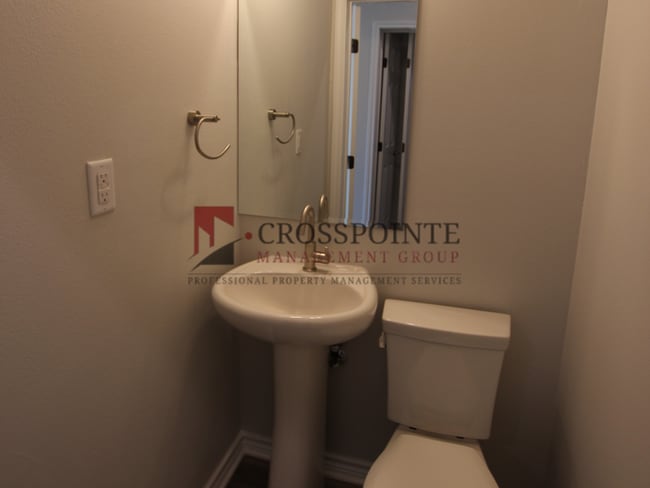 Building Photo - Stunning 2 Bed 2.5 Bath 1 Car Garage Townhome in Tyler!