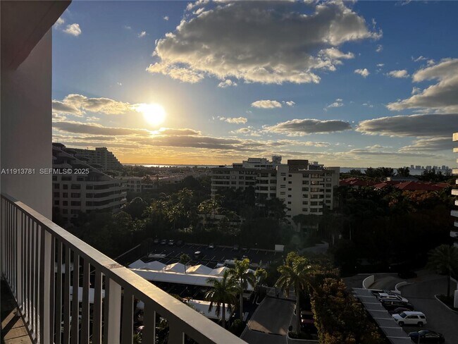 Building Photo - 200 Ocean Ln Dr