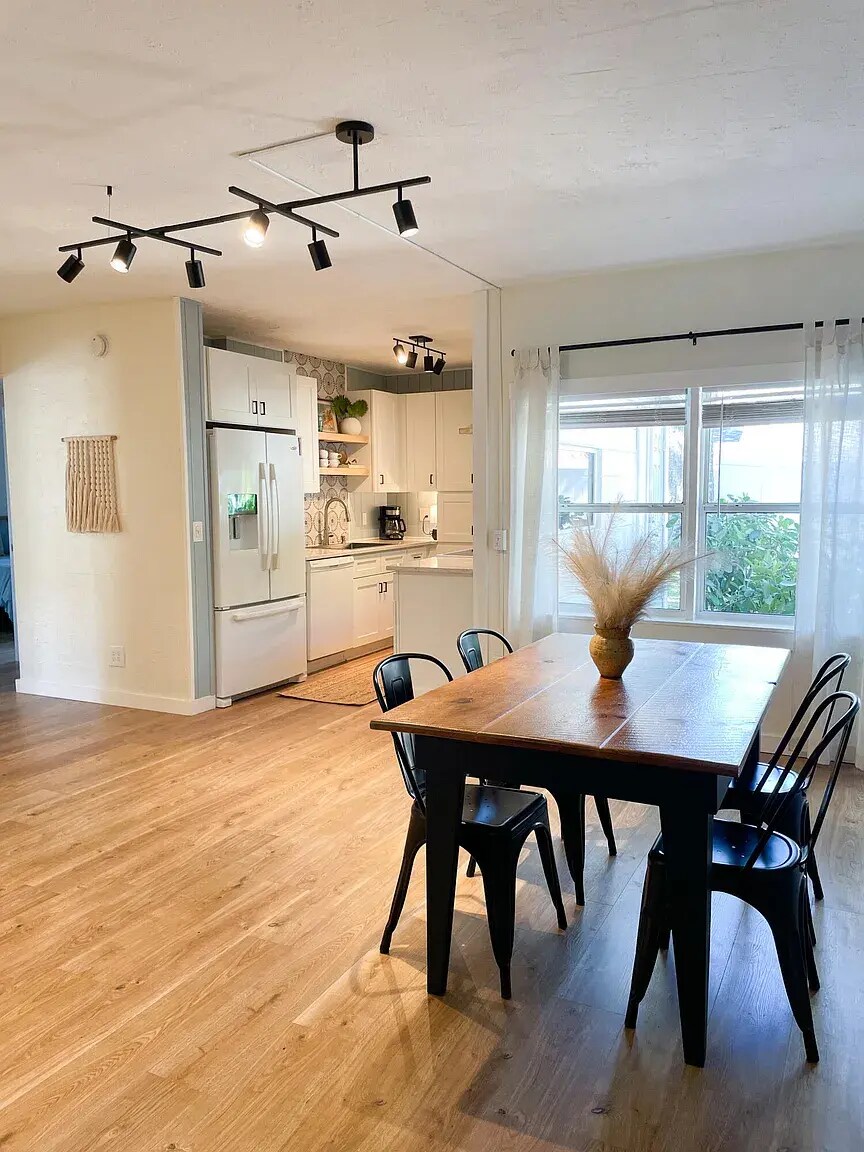 Building Photo - 2441 Granada Ave