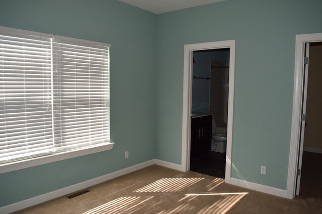 Building Photo - Gorgeous Home Located in Osage Hills Subdivision