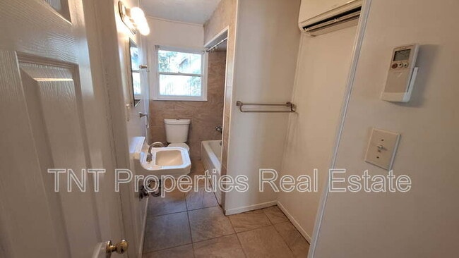 Building Photo - 201 Elm Ave