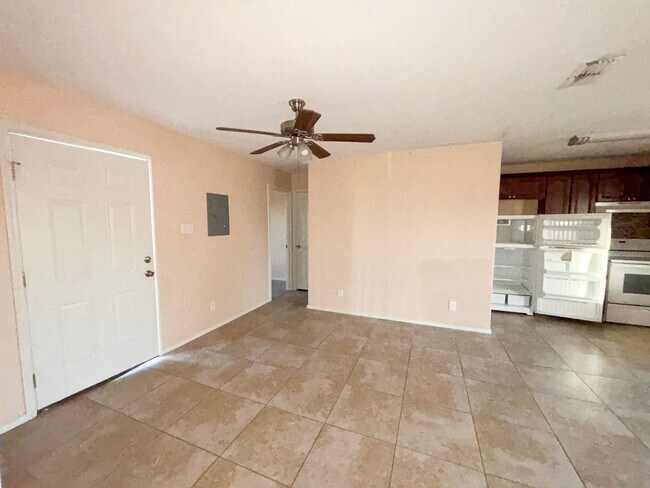 Building Photo - 803 E Fremont St