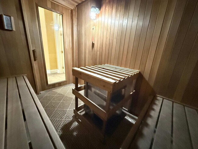 Building Photo - 4735 Vero Beach Pl