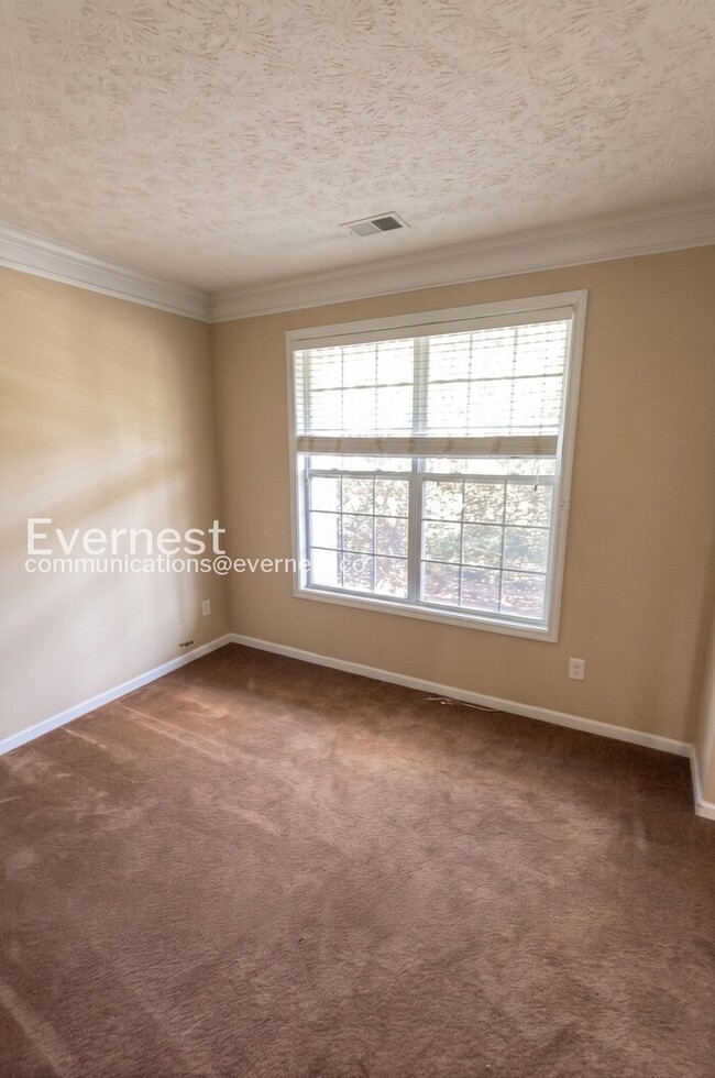Building Photo - 4 Bed, 2.5 Bath Home with Garage / Pet-Friendly / Coming Soon!