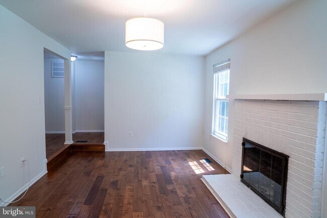 Building Photo - 10100 Walnut Wood Ct