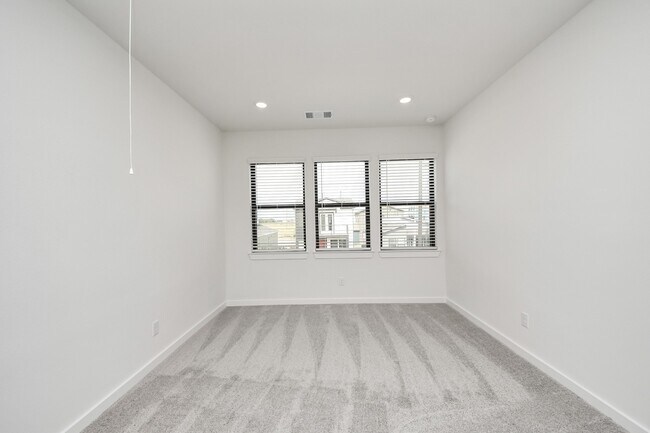Building Photo - 3240 Loam Ln