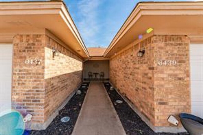 Building Photo - 6437-6439 Brookhaven Trail