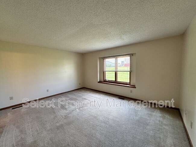 Building Photo - 7459 Montclair Dr