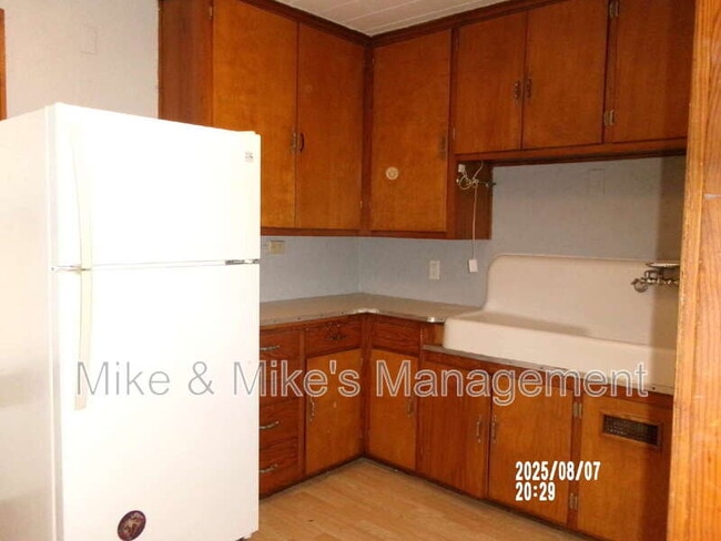 Building Photo - 1323 S 74th St