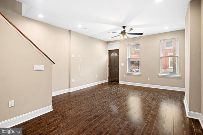 Building Photo - 2050 Mountain St