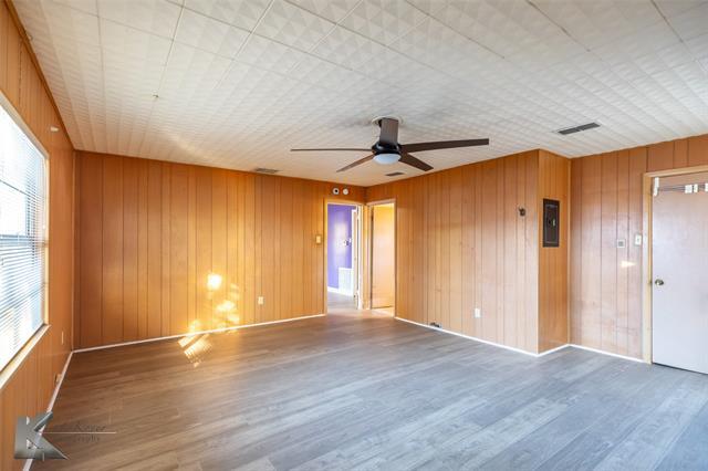 Building Photo - 301 S Mockingbird Ln