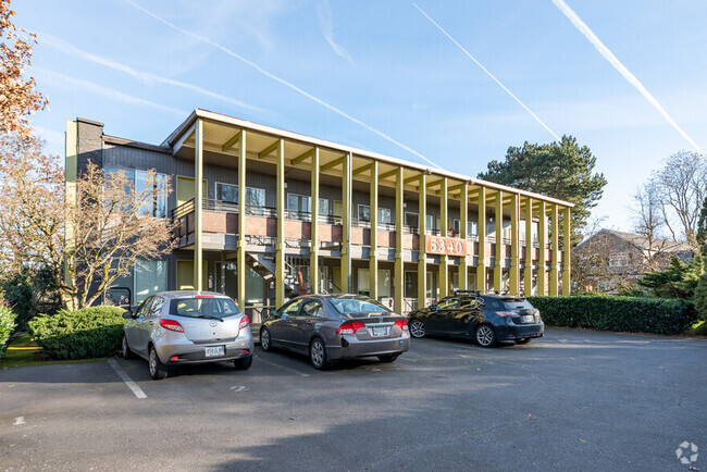 Building Photo - Milwaukie Avenue Apartments