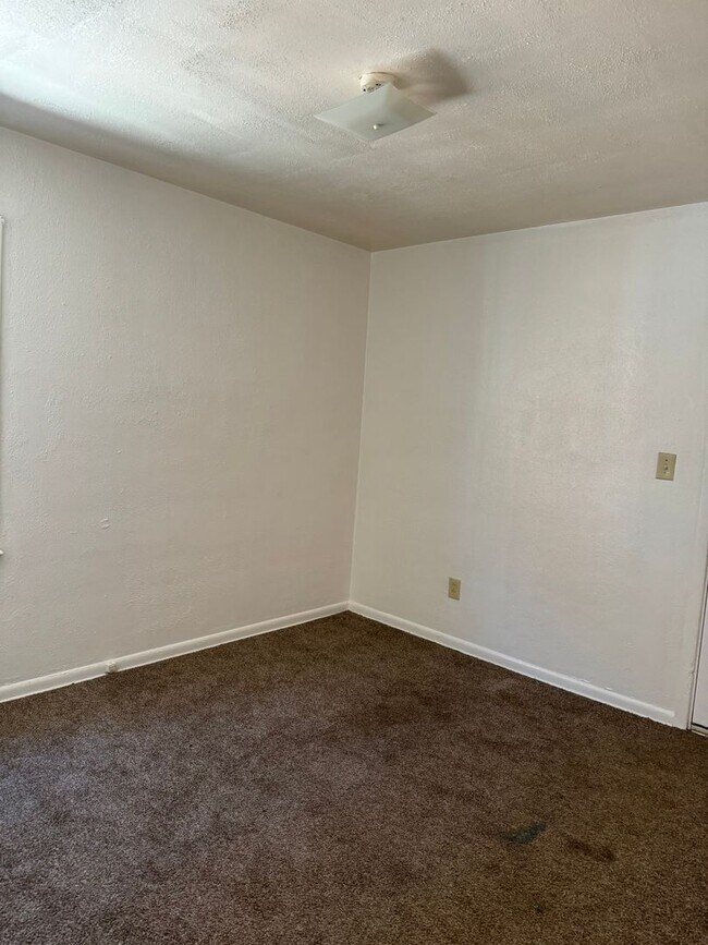 Building Photo - 3641 Ingleside Rd