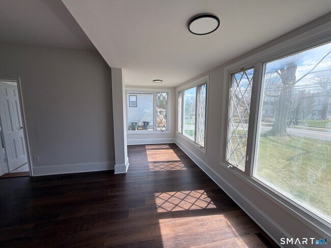 Building Photo - 316 W Main St