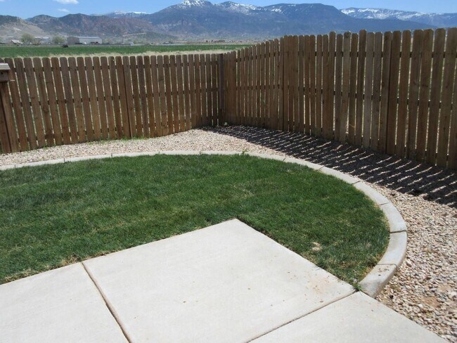 Building Photo - 3 Bedroom, 2.5 Bathroom Twin Home in Gemin...