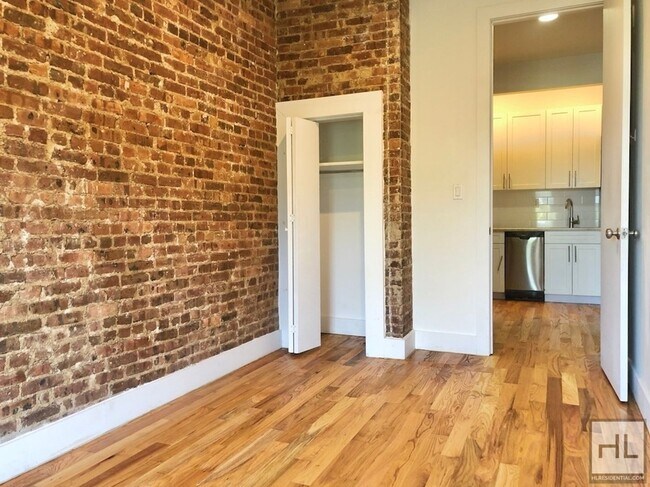 Building Photo - BEDFORD AVENUE / Amazing 3-Bed 1-Bath / Cr...