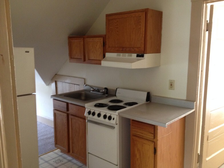 Building Photo - 353 Park St