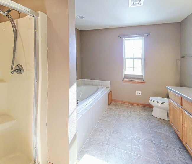 Building Photo - 1805 Deer Path