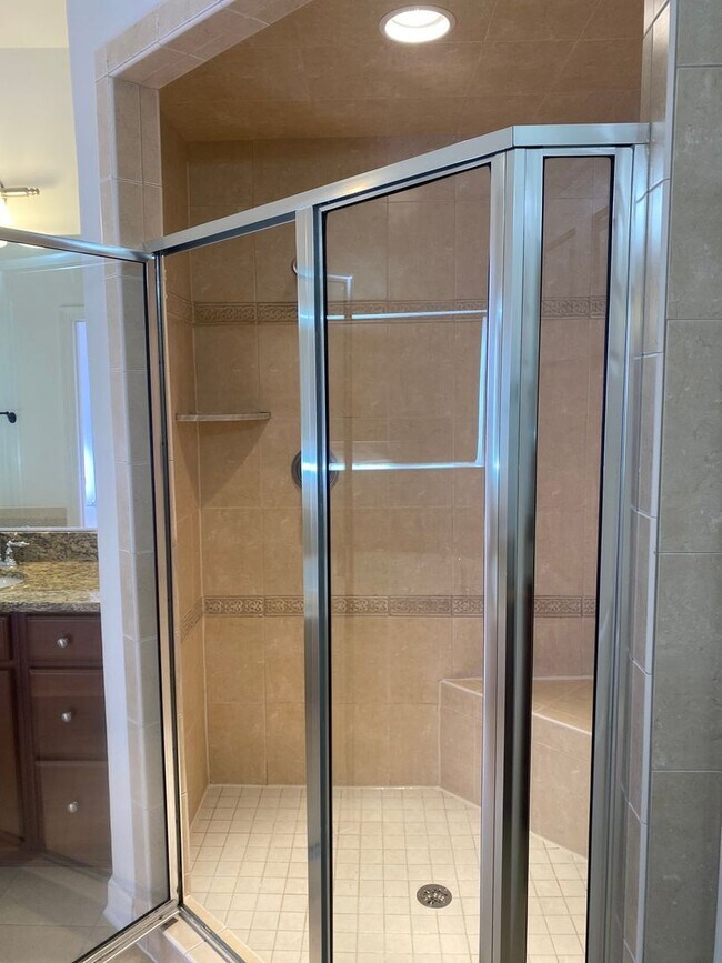 Building Photo - 3 Bedroom Townhome in Sterling, with a large complete loft on top floor