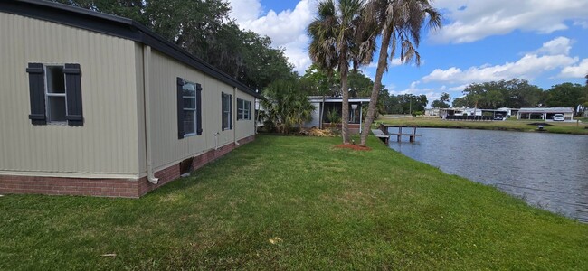 Building Photo - 2 bed 2 baths with carport