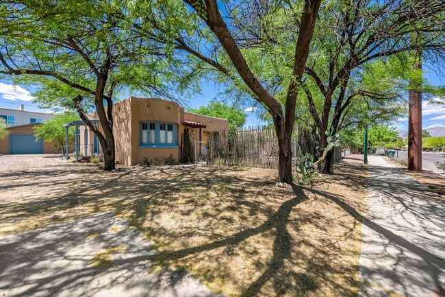 Building Photo - Charming historic home in central Tucson