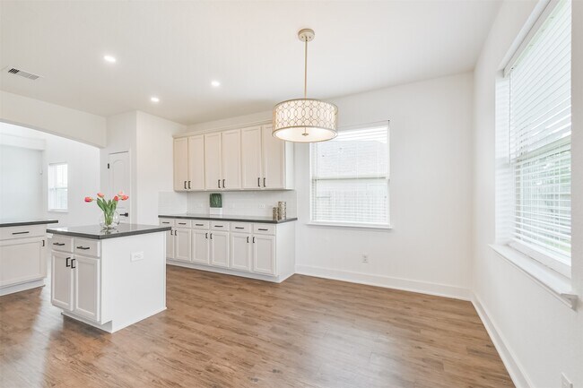 Building Photo - 15203 Lake Powell Dr