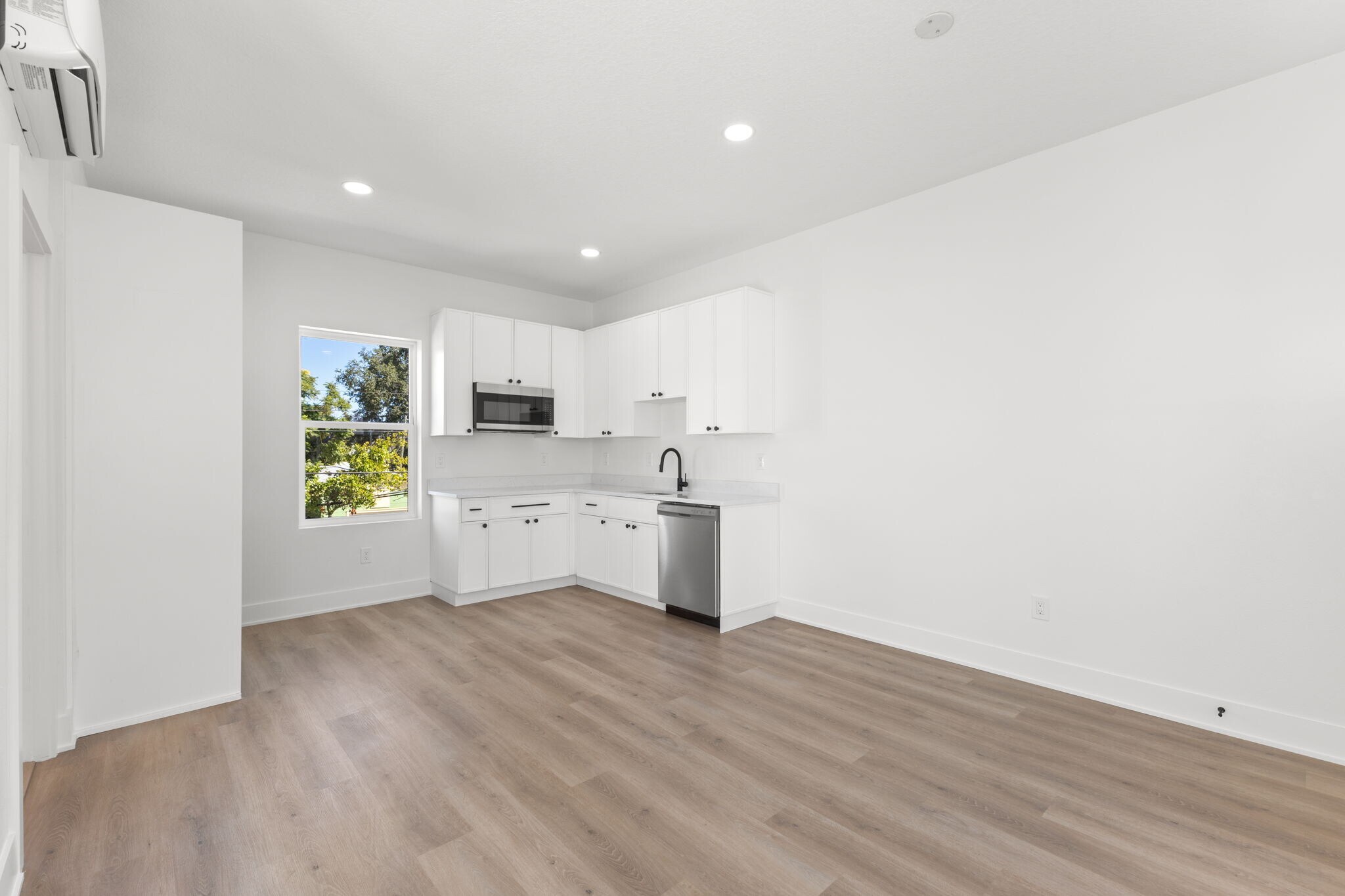 Building Photo - 2525 13th Ave N